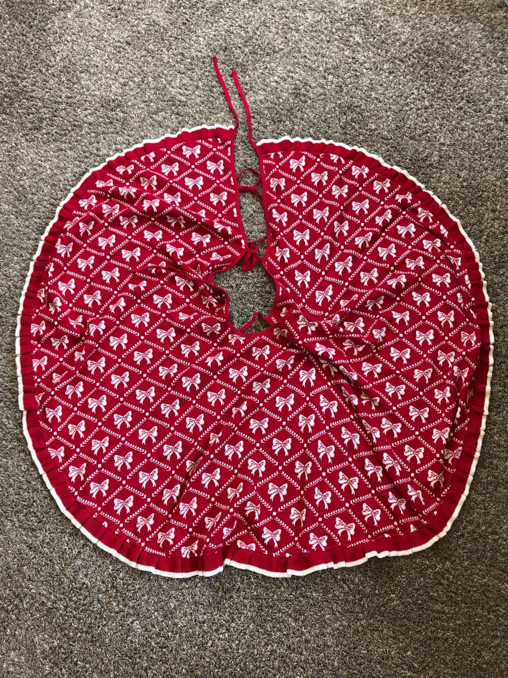 Nicole Miller Red Ribbon Bows Knit Christmas Tree Skirt 50 Inch NWOT